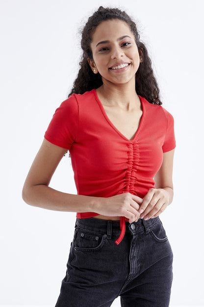 Pomegranate Flower Gather Detailed V-Neck Women's Crop Top T-Shirt - 97205