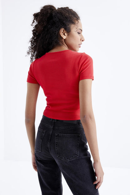 Pomegranate Flower Gather Detailed V-Neck Women's Crop Top T-Shirt - 97205