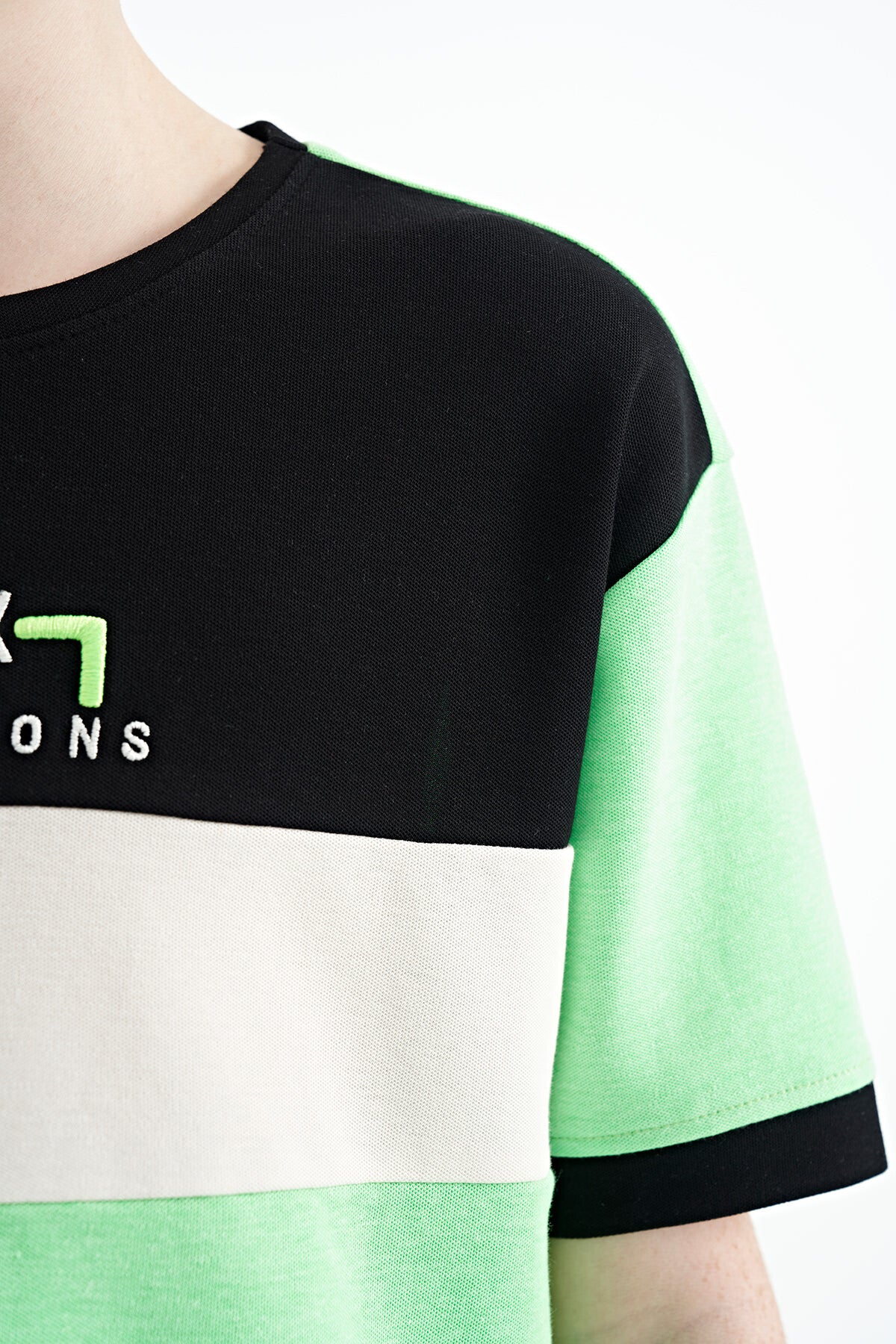 Neon Green Color Gradient Embroidered Oversize Boys T-Shirt - 11159
