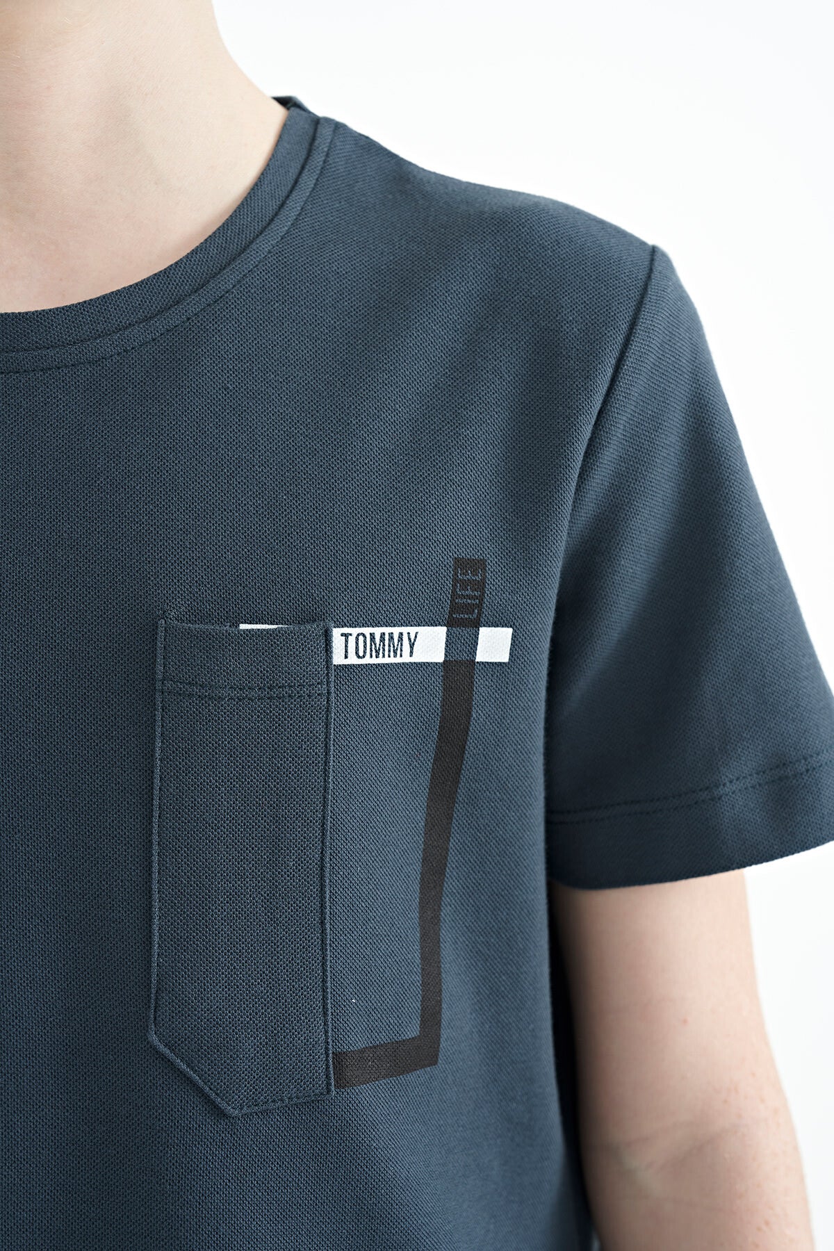 Forest Green Pocket Detailed O Collar Standard Fit Boys T-Shirt - 11120