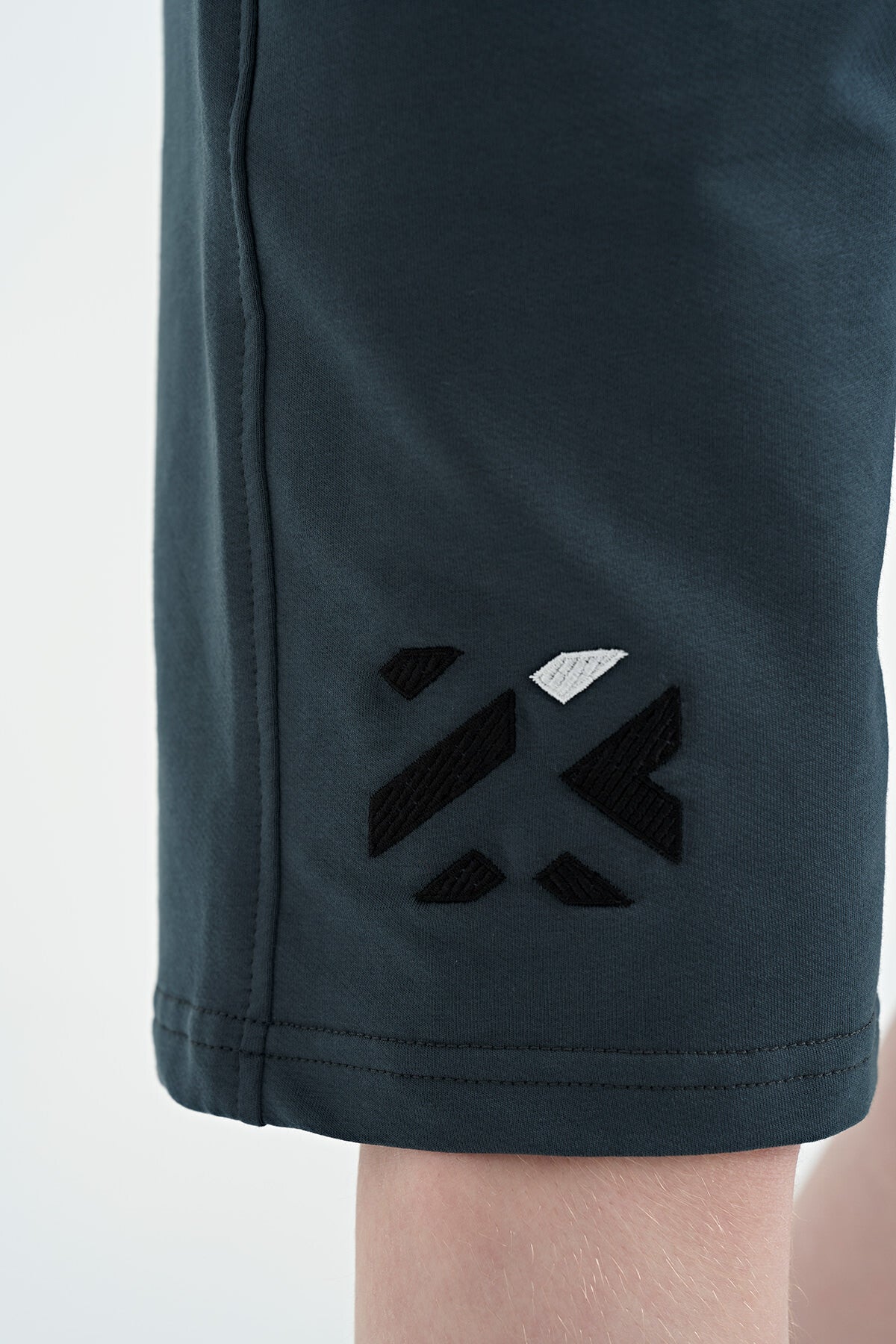 Forest Green Hidden Pocket Detailed Embroidered Pattern Laced Standard Fit Boys' Shorts - 10886