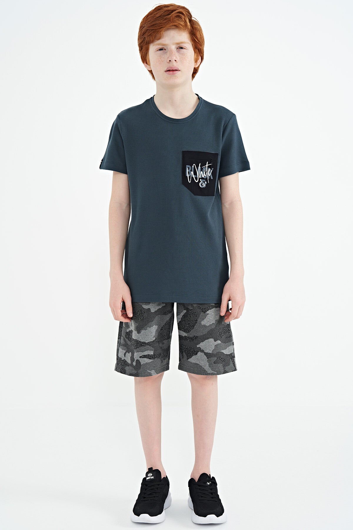 Forest Green Front Pocket Embroidered O Collar Standard Fit Boys' T-Shirt - 11116
