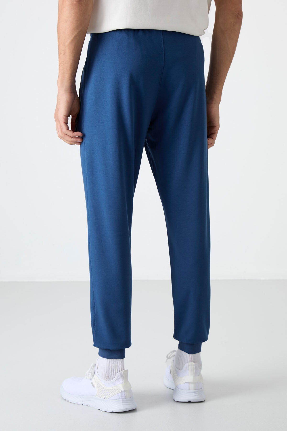 Parliament Zippered Standard Fit Jogger Men's Tracksuit Bottom - 84587