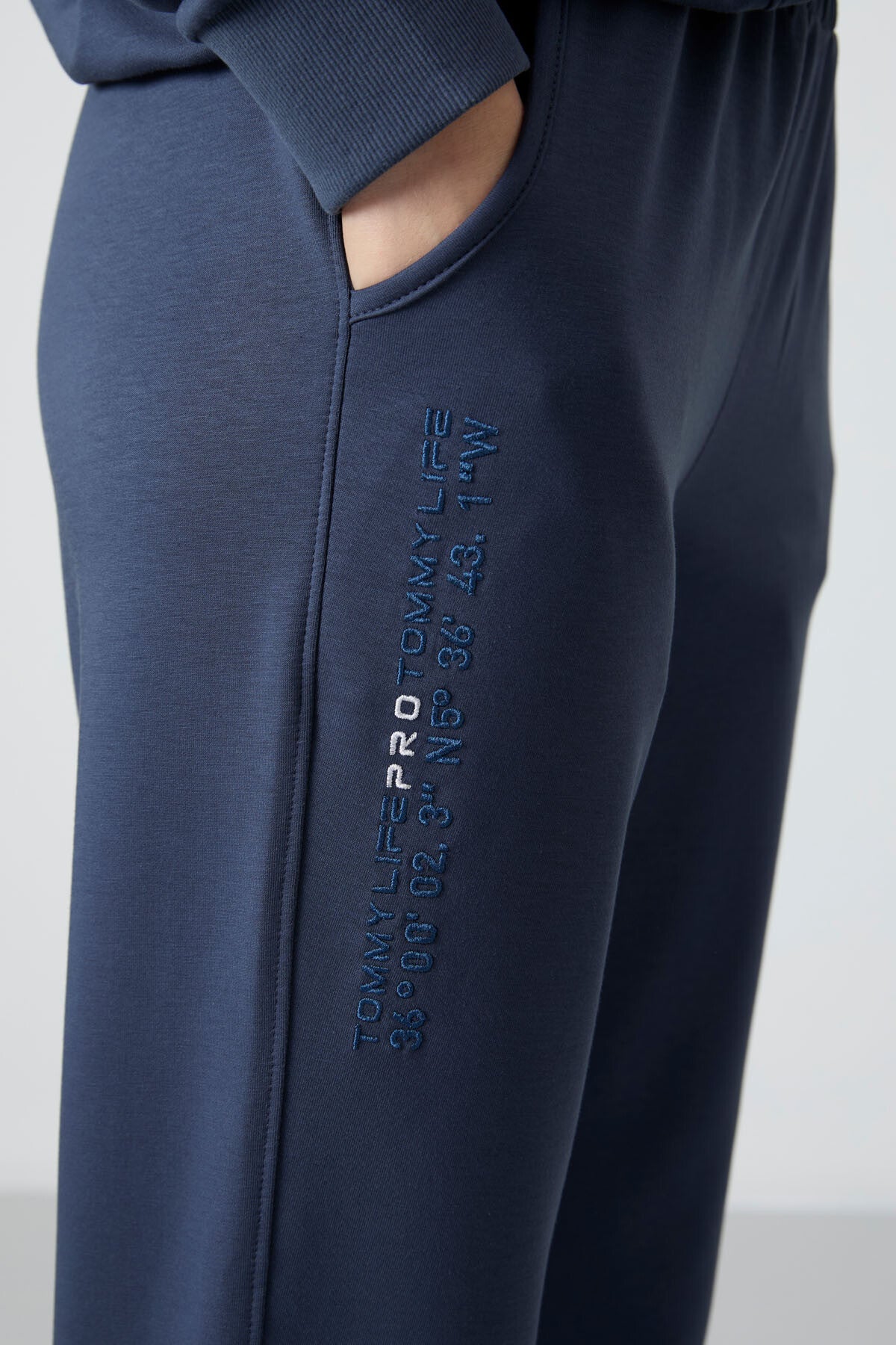 Oversize Hooded Kangaroo Pocket Women's Tracksuit Set with Elastic Cuffs - 95288