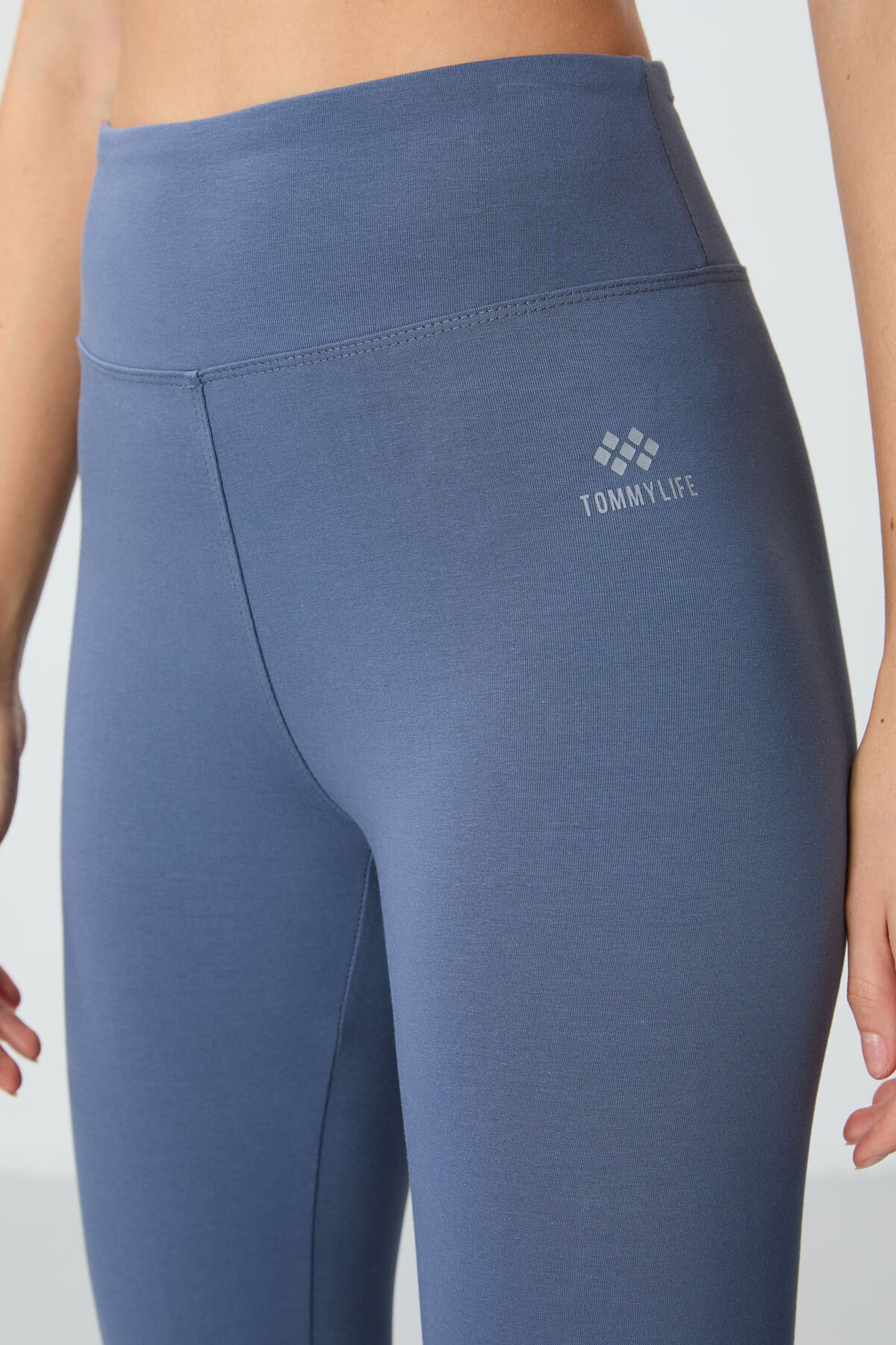 High Waist Slim Fit Narrow Leg Women's Capri Tights - 93097