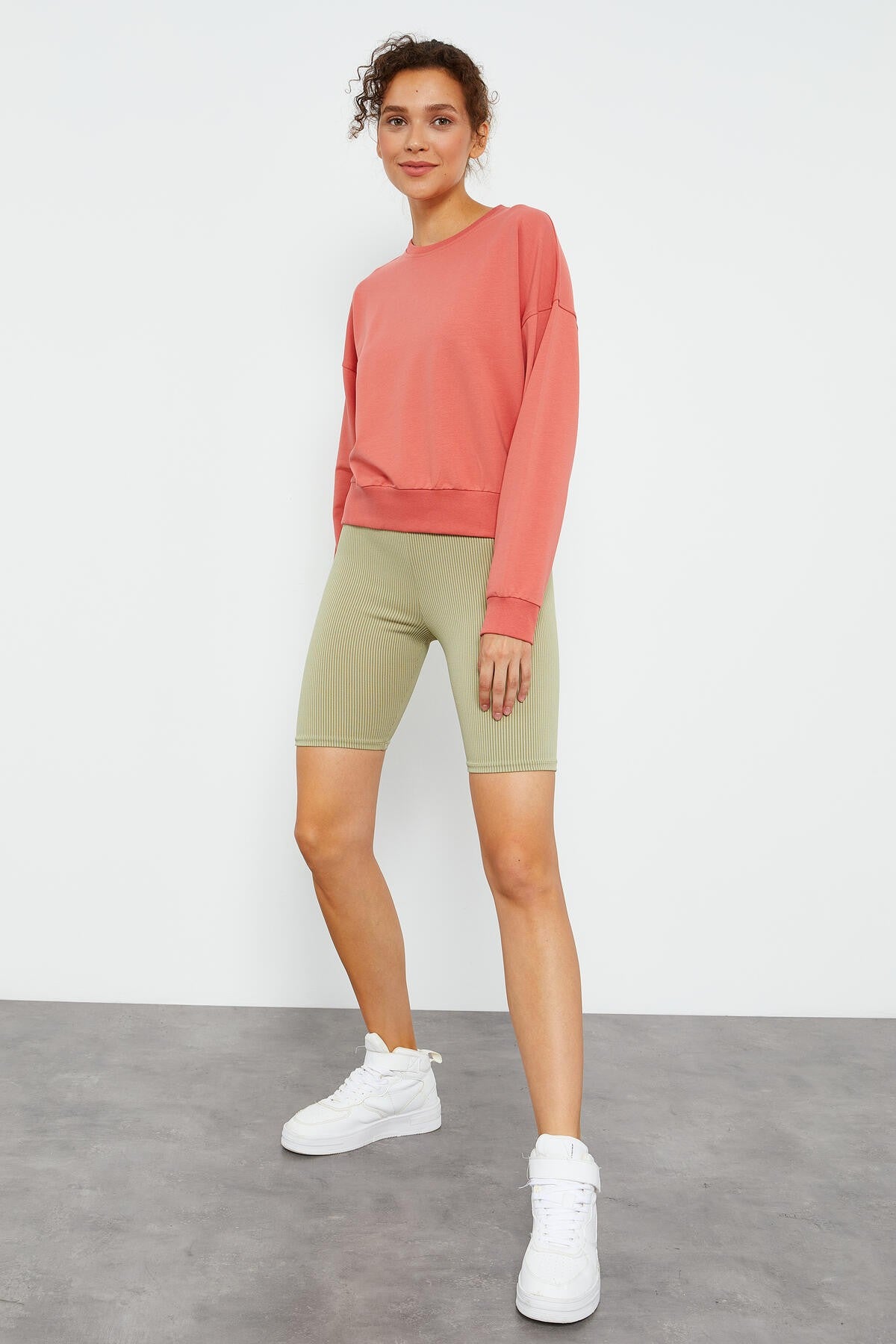 Basic Comfort Fit Round Neck Women's Sweatshirt - 97114