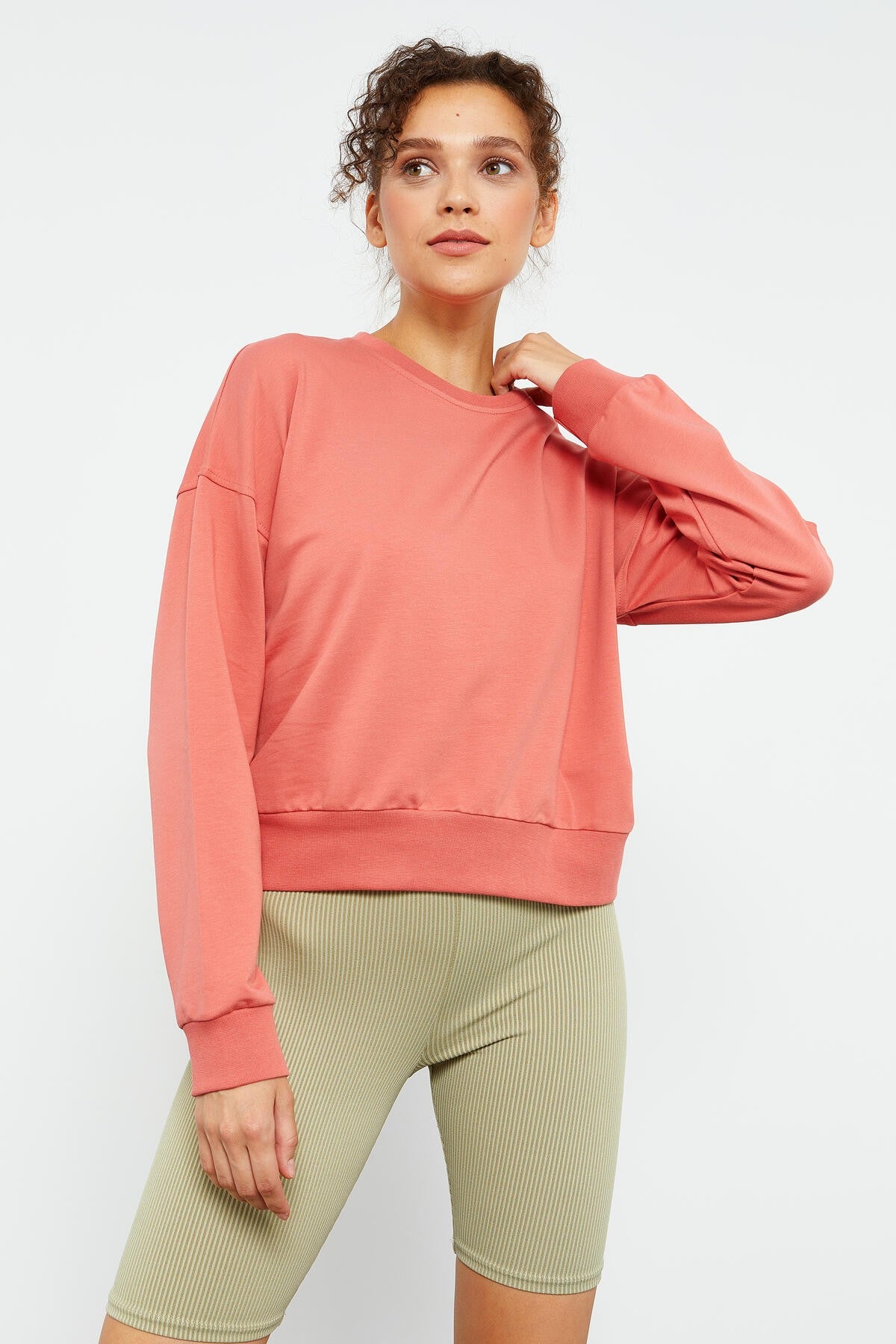 Basic Comfort Fit Round Neck Women's Sweatshirt - 97114