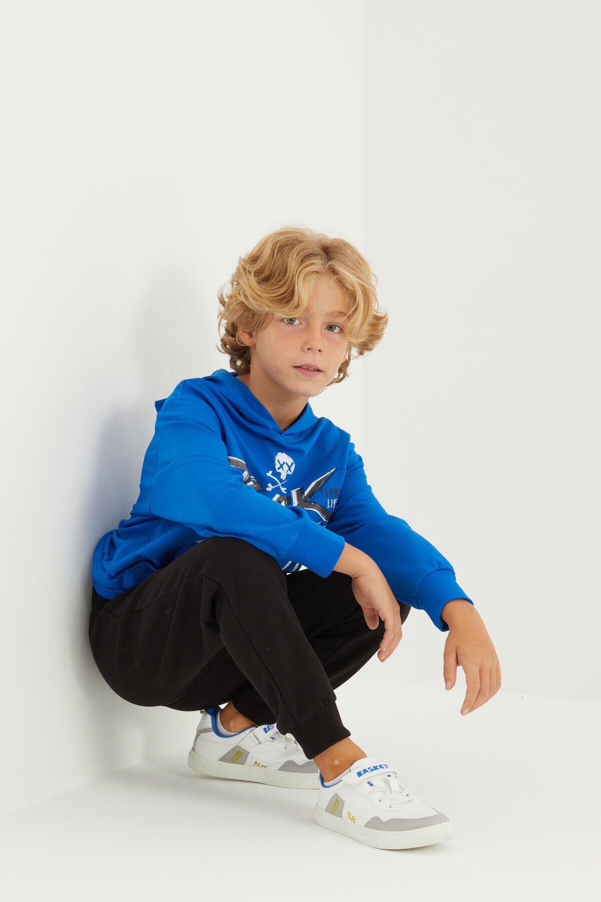 Hooded Standard Fit Boys' Sweatshirt with Kangaroo Pocket and Print Design - 11002