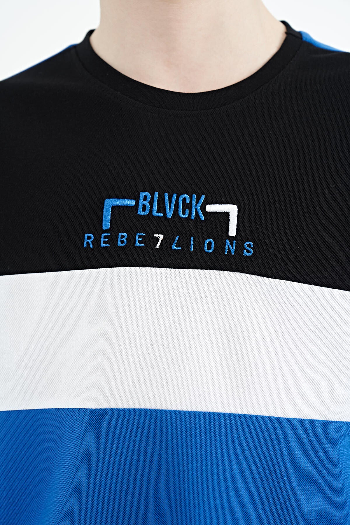 Gradient Color Embroidered Oversize Boys T-Shirt - 11159