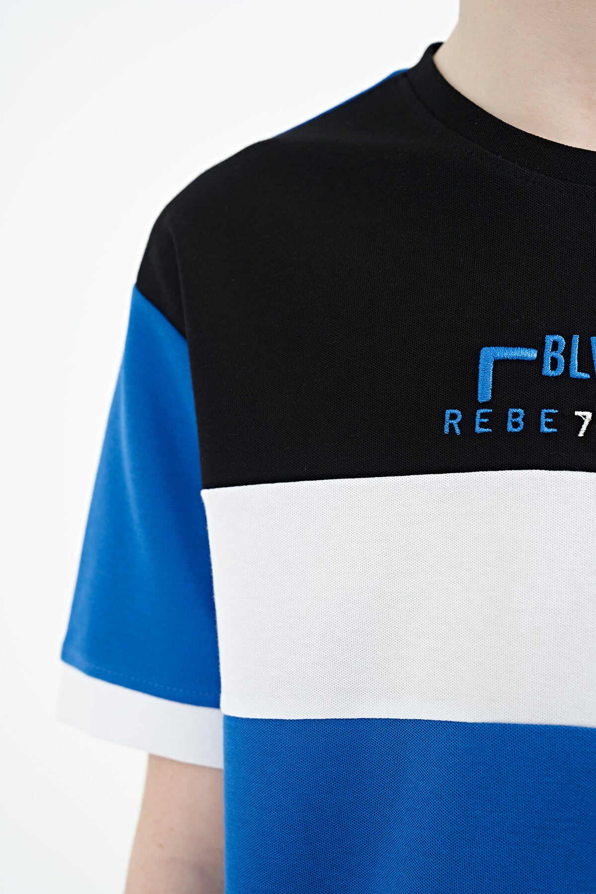 Gradient Color Embroidered Oversize Boys T-Shirt - 11159