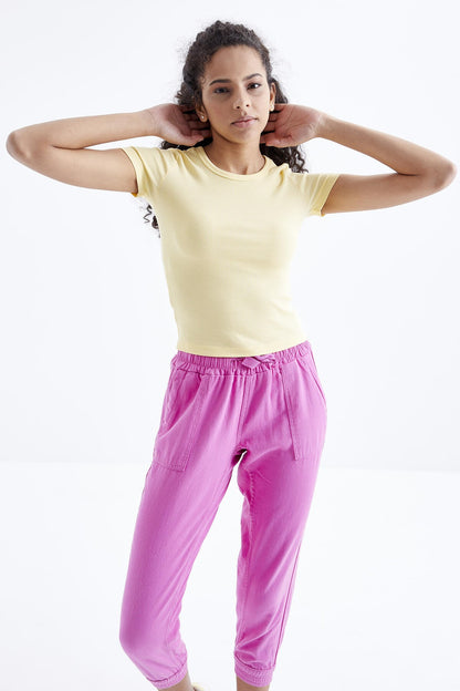 Yellow Basic Short Sleeve O Neck Women's T-Shirt - 97202