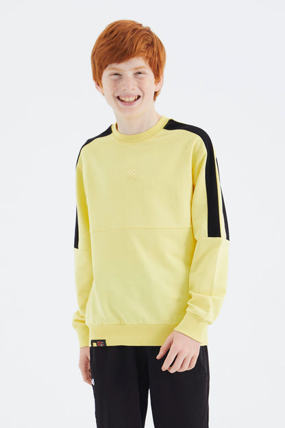 Yellow Basic O Neckline Boys' Sweatshirt - 11182