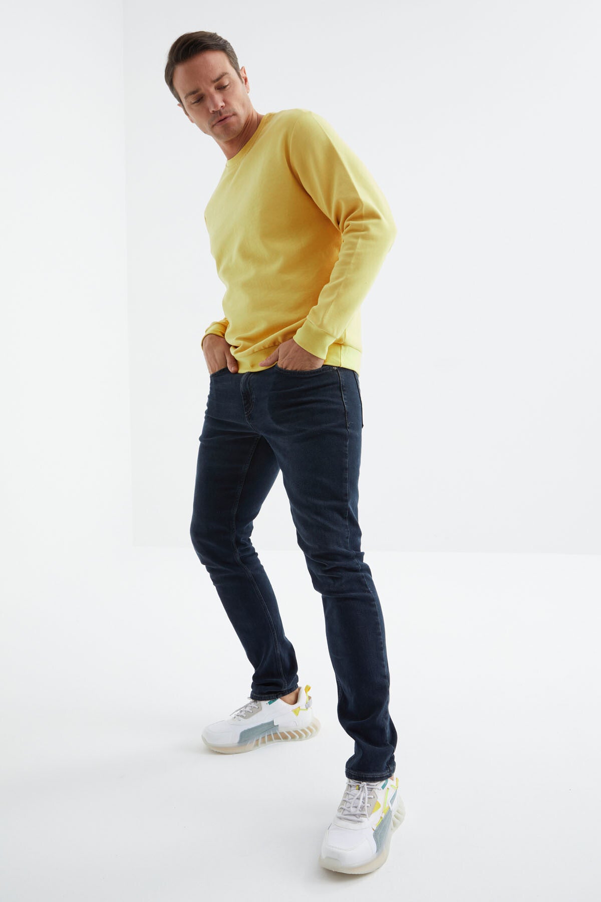Yellow Basic Round Neck Comfort Fit Men's Sweatshirt - 88053