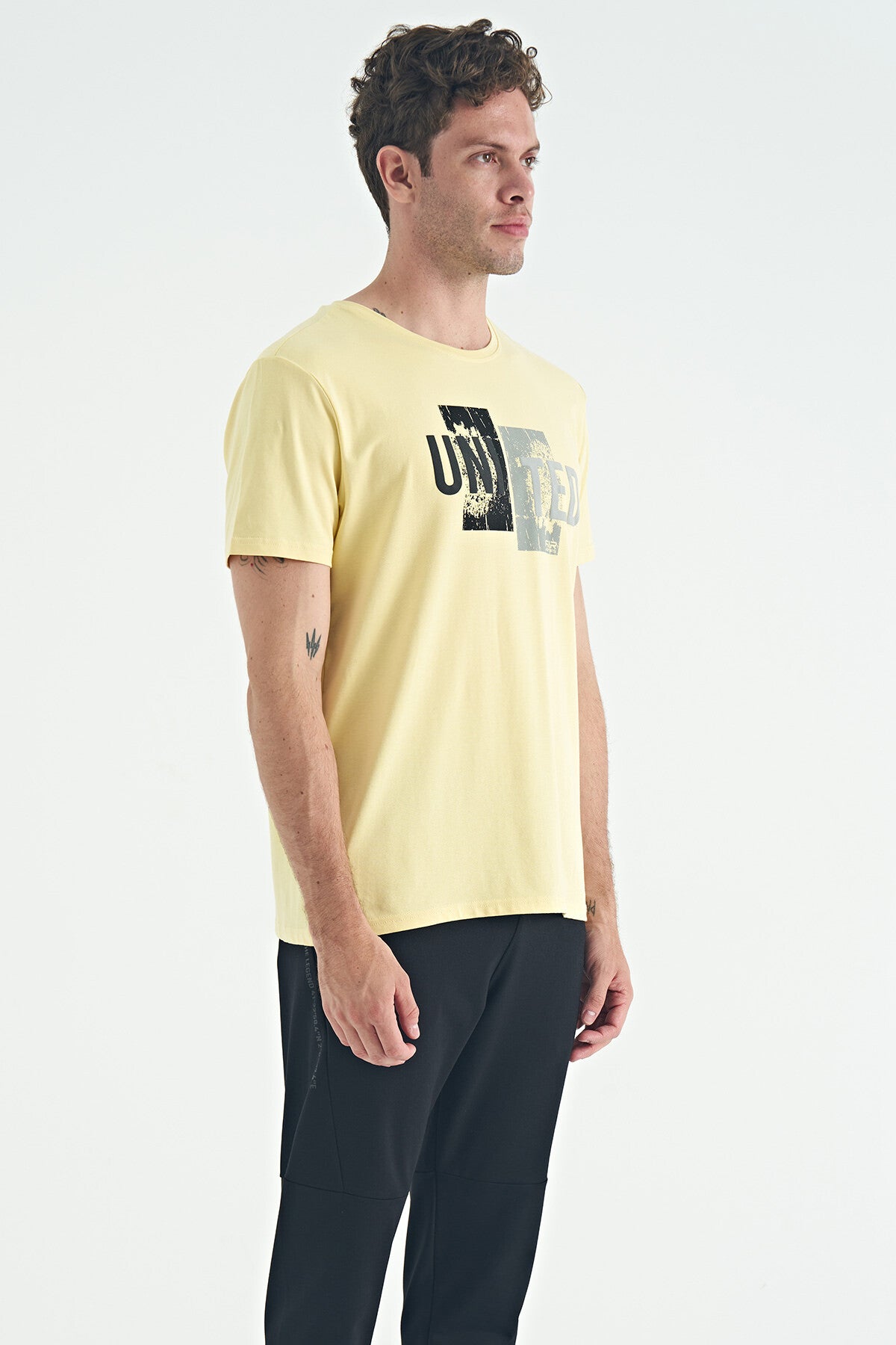 Elvis Yellow Standard Fit Men's T-Shirt - 88218