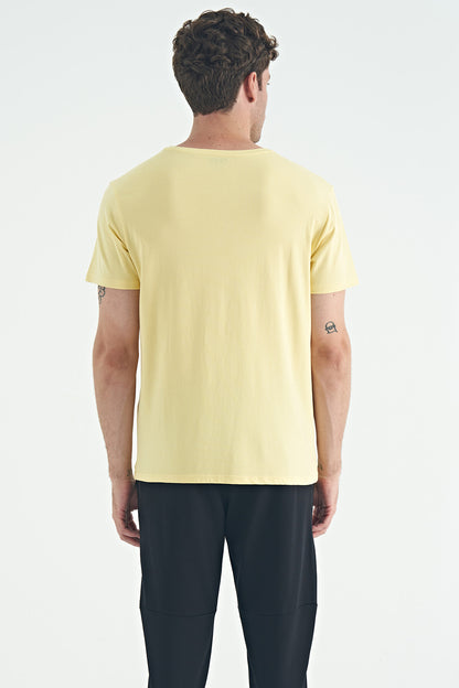 Elvis Yellow Standard Fit Men's T-Shirt - 88218
