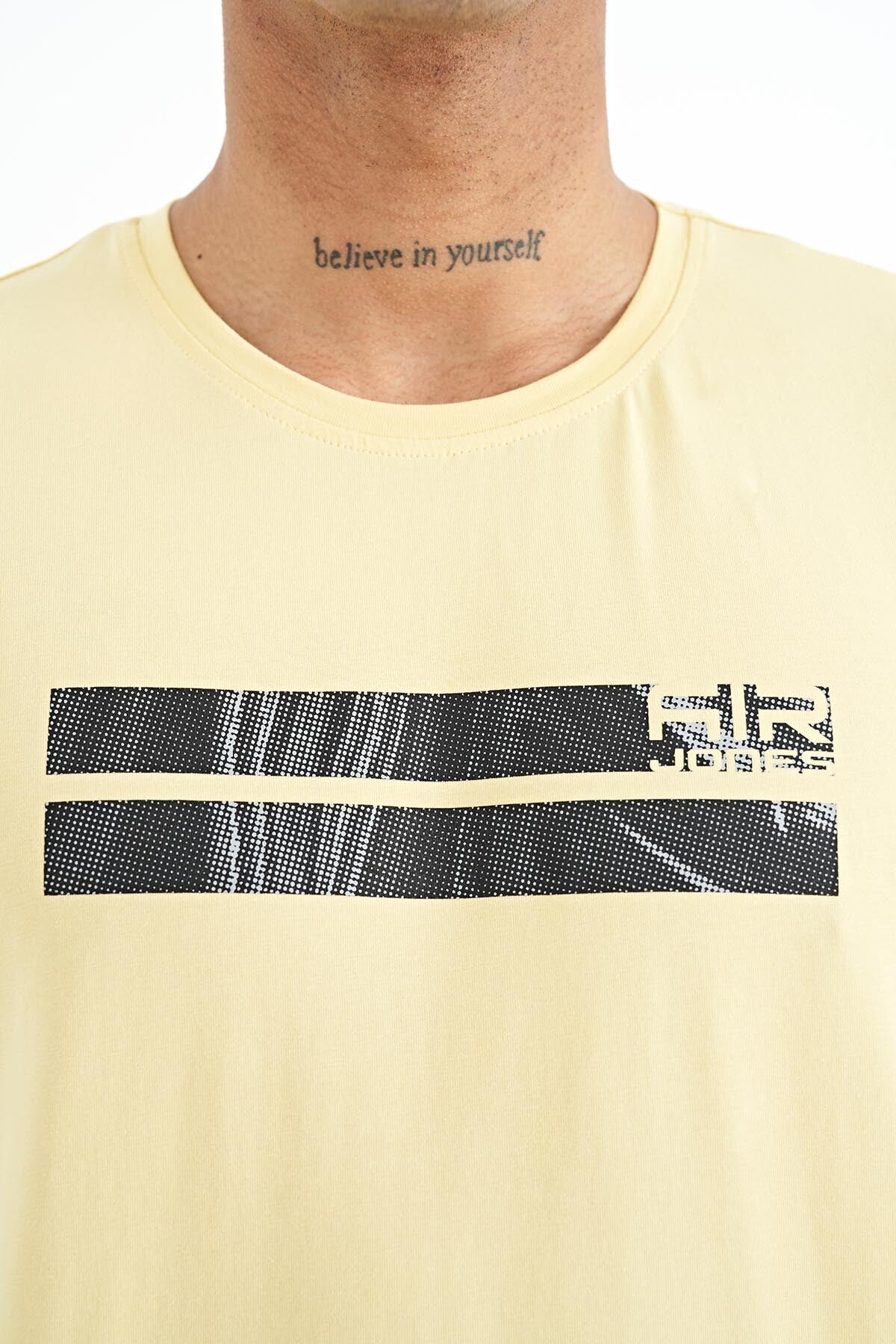 Peter Yellow O Collar Men's T-Shirt - 88204