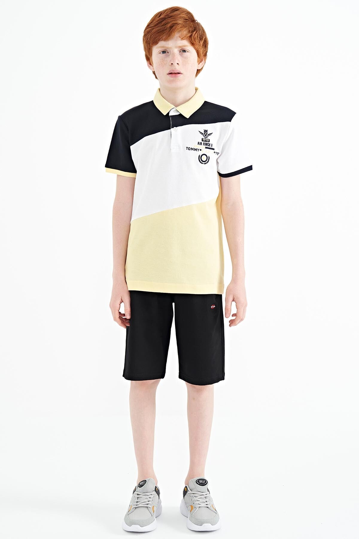 Colorful Embroidered Block Detailed Standard Cut Polo Collar Boys T-Shirt - 11088