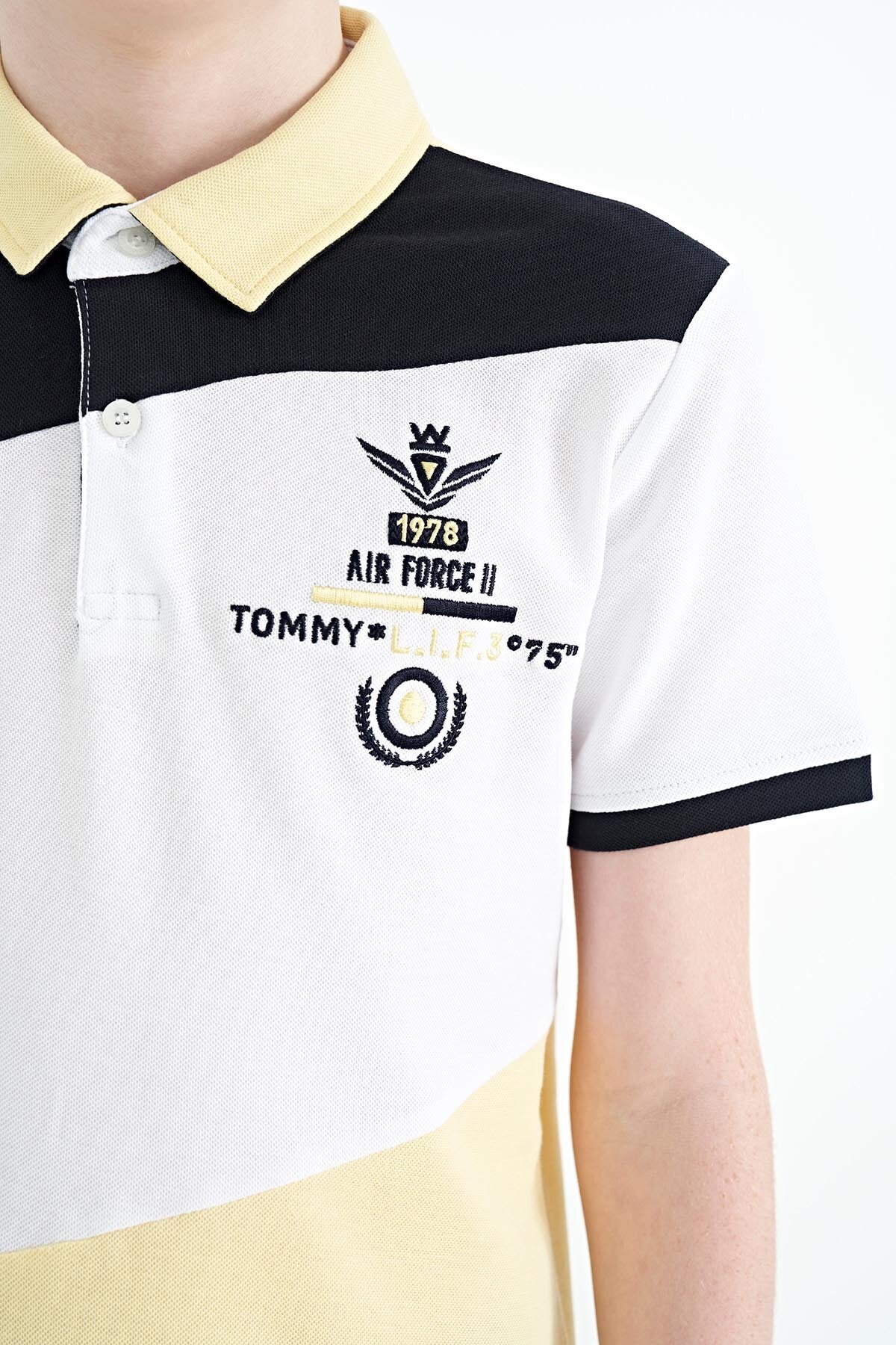 Colorful Embroidered Block Detailed Standard Cut Polo Collar Boys T-Shirt - 11088