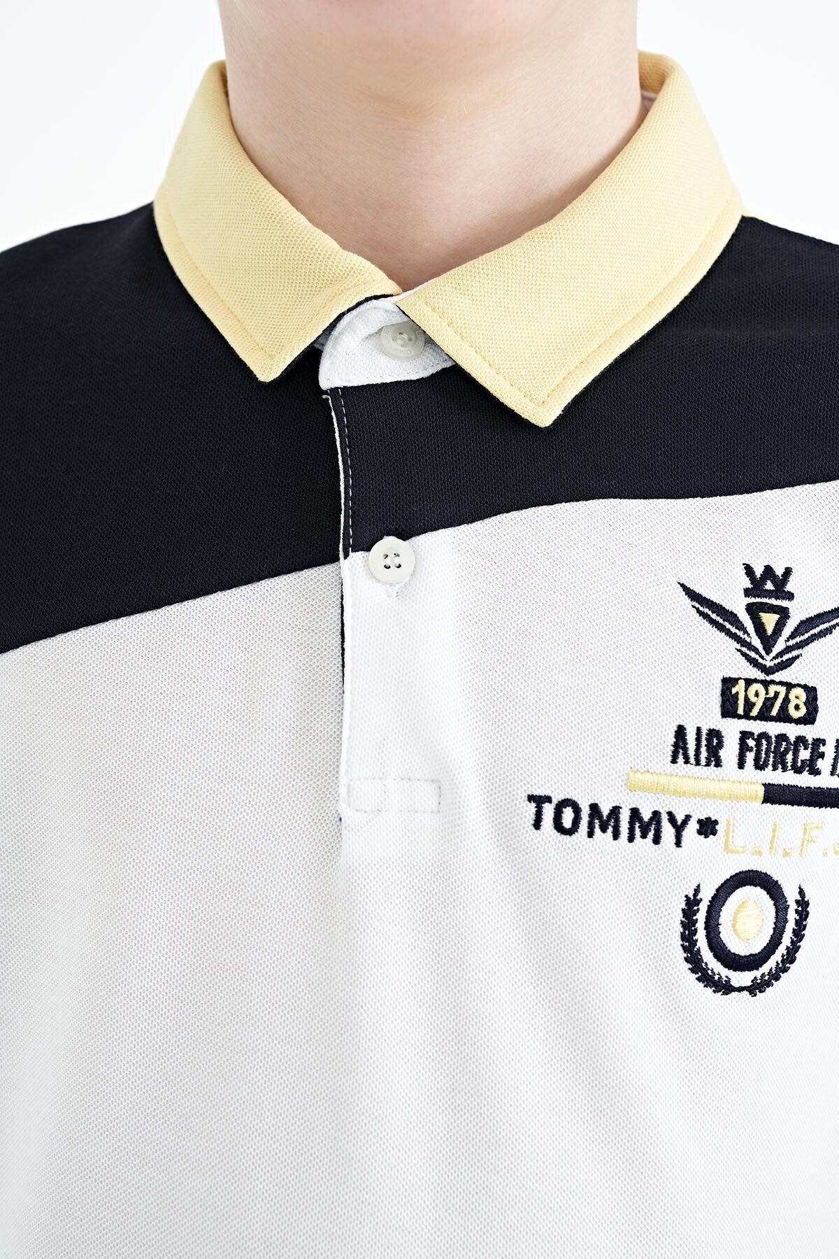 Colorful Embroidered Block Detailed Standard Cut Polo Collar Boys T-Shirt - 11088