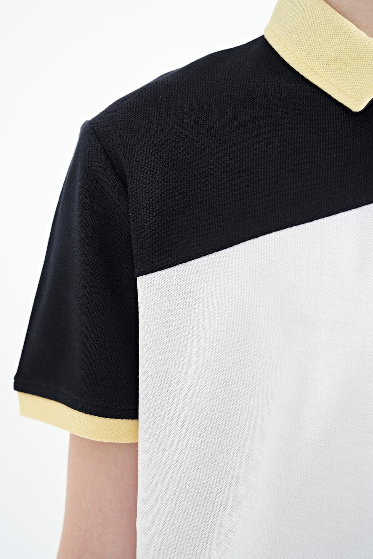Colorful Embroidered Block Detailed Standard Cut Polo Collar Boys T-Shirt - 11088