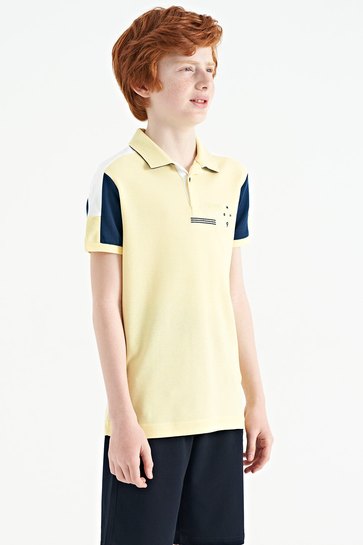 Yellow Color Blocked Shoulder Trim Detailed Standard Pattern Boys T-Shirt - 11155