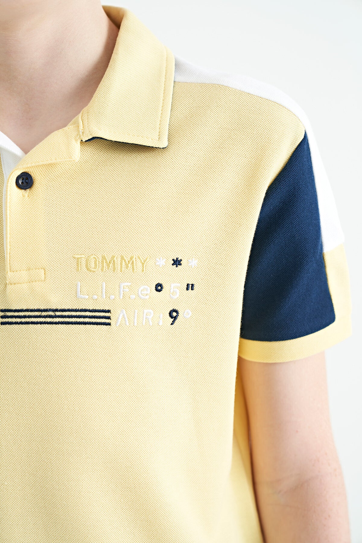 Yellow Color Blocked Shoulder Trim Detailed Standard Pattern Boys T-Shirt - 11155