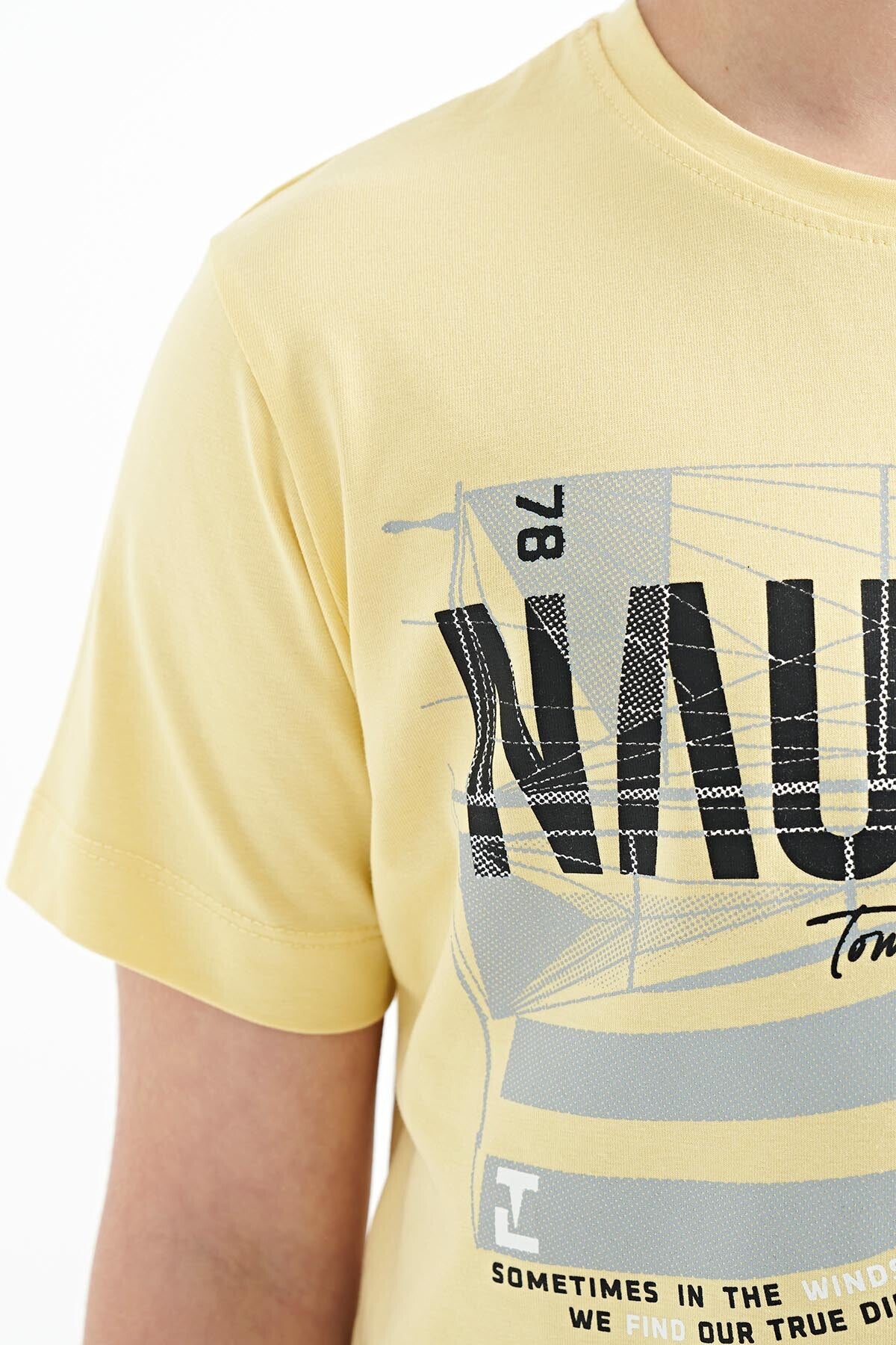 Yellow Print O Collar Standard Cut Boys' T-Shirt - 11100