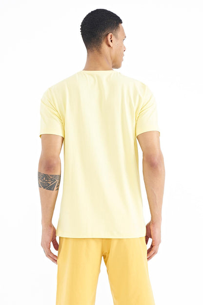 Yellow Print O Collar Standard Fit Men's T-Shirt - 88174