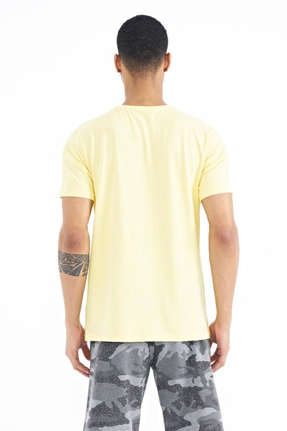 Yellow Print O Collar Standard Cut Men's T-Shirt - 88199