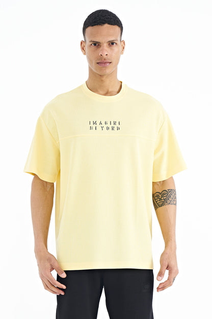 Yellow Letter Embroidered Oversize O Collar Men's T-Shirt - 88178