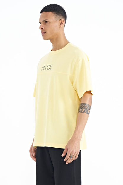 Yellow Letter Embroidered Oversize O Collar Men's T-Shirt - 88178