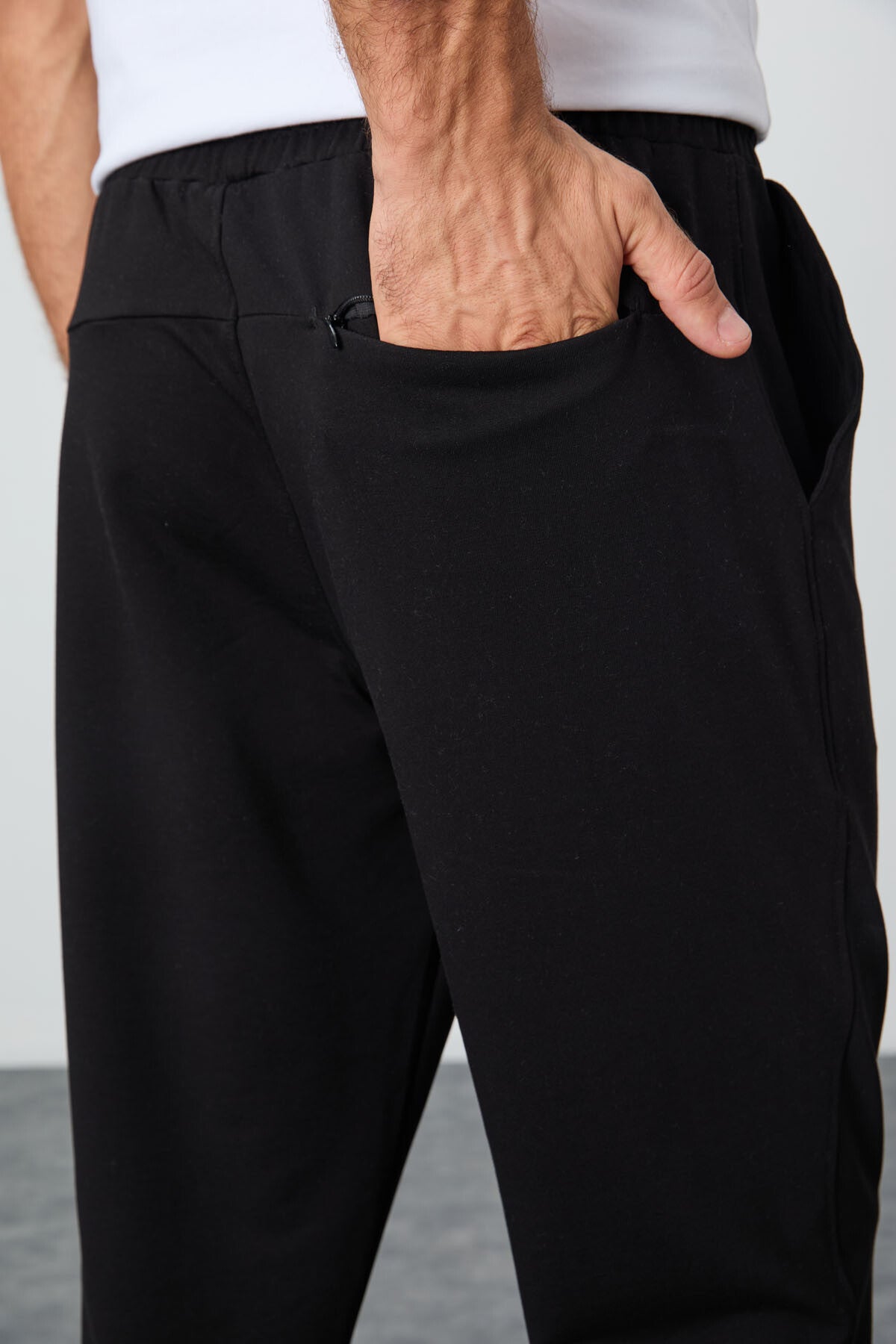 Brad Black Standard Fit Men's Tracksuit Bottom - 84955