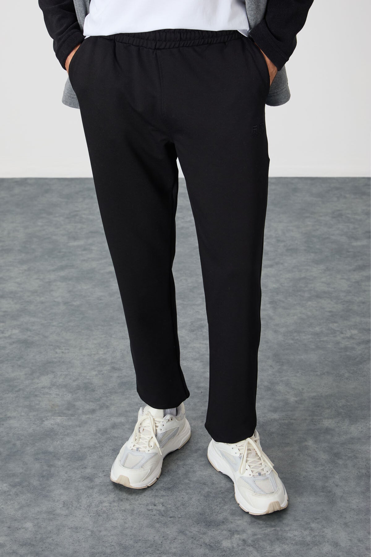Brad Black Standard Fit Men's Tracksuit Bottom - 84955