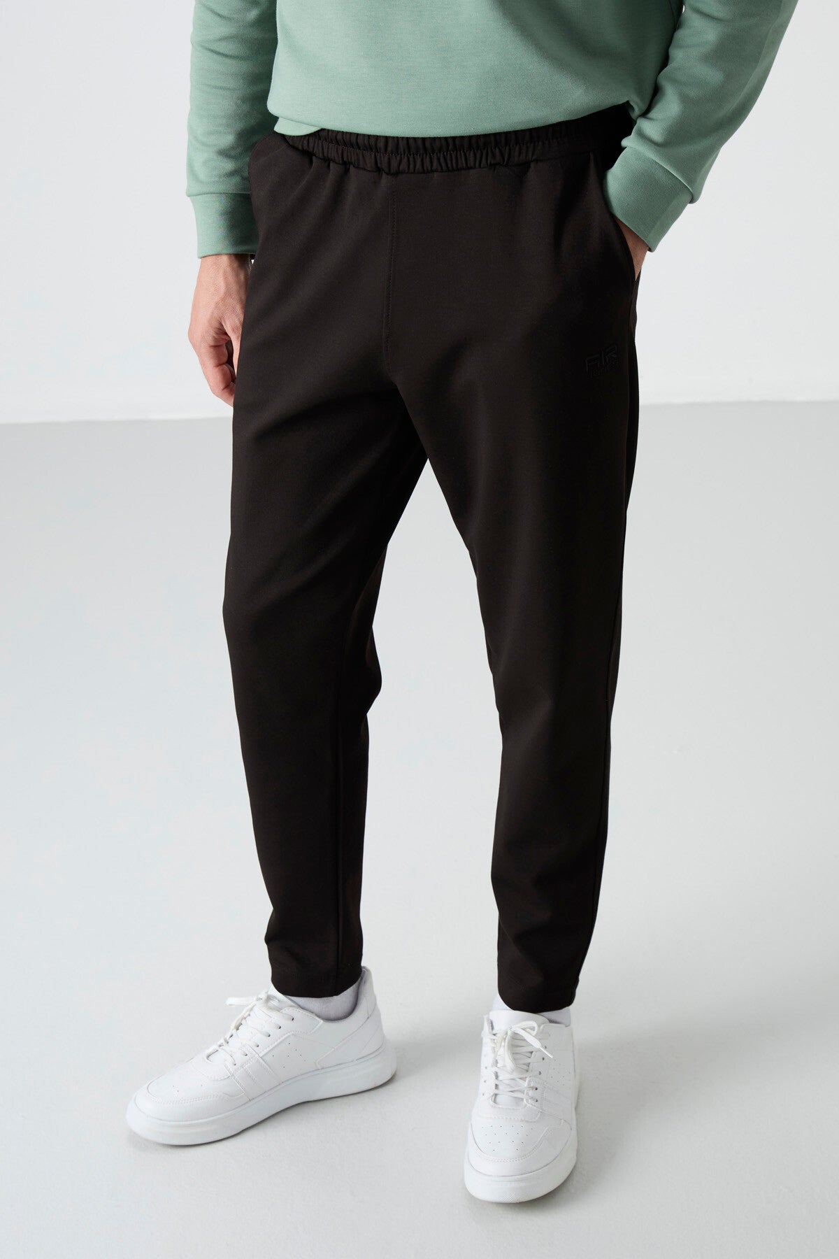 Barnes Black Men's Tracksuit Bottom - 84951