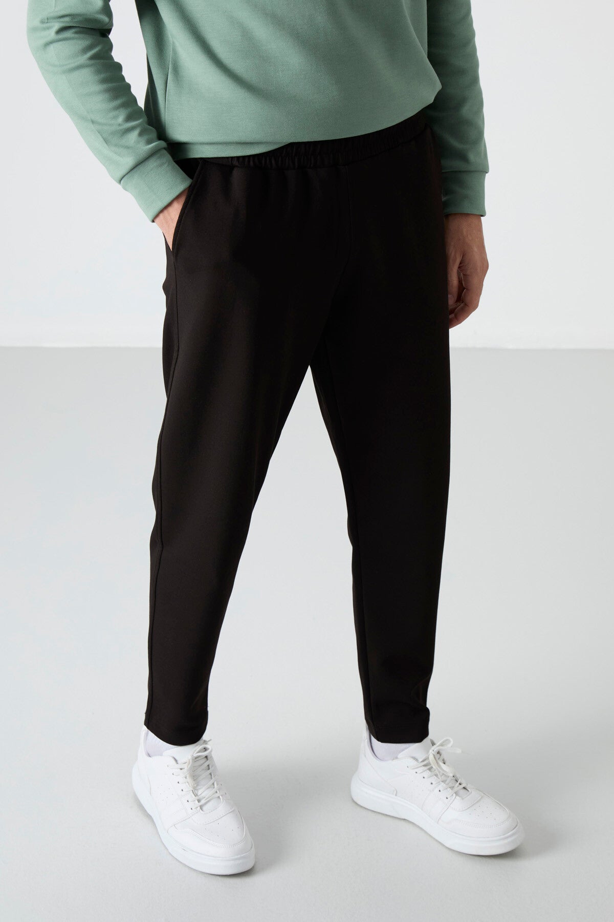 Barnes Black Men's Tracksuit Bottom - 84951