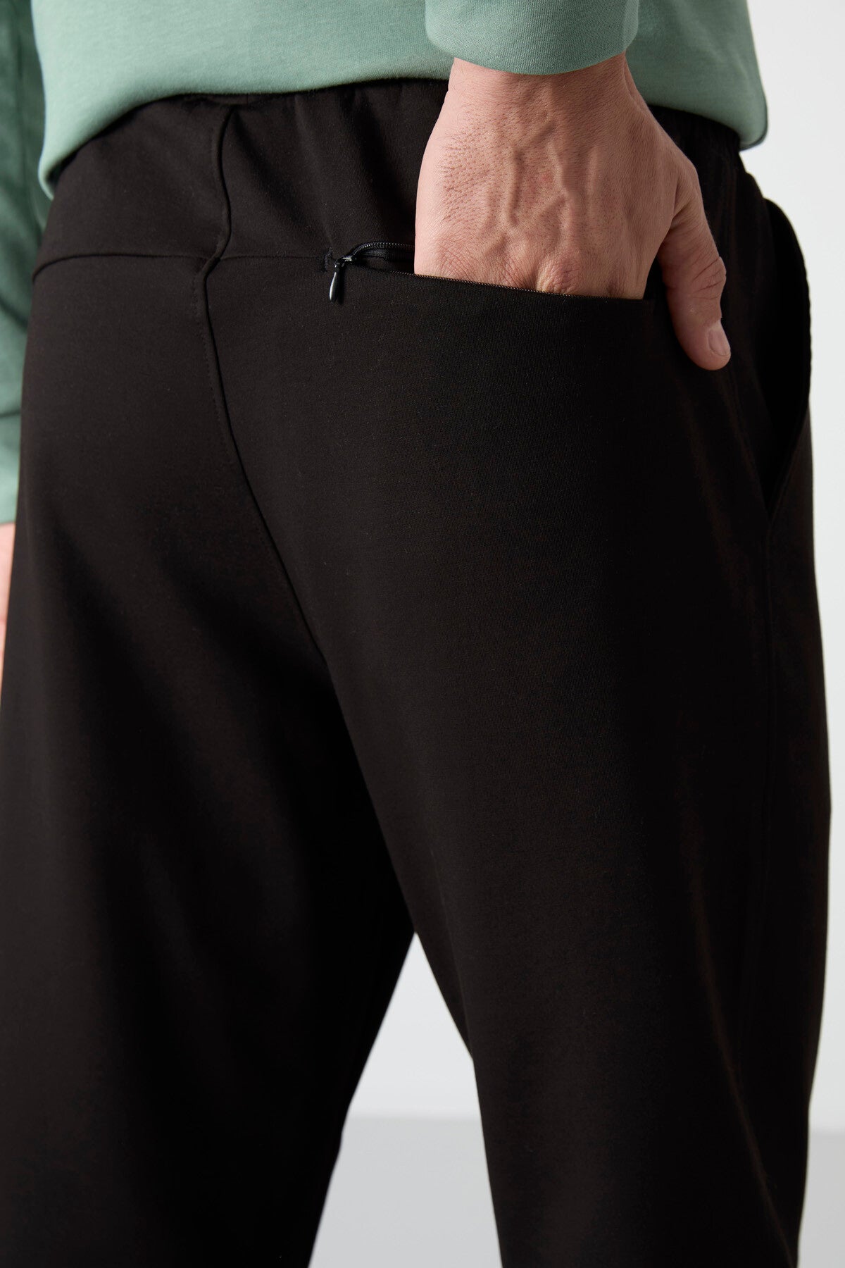 Barnes Black Men's Tracksuit Bottom - 84951