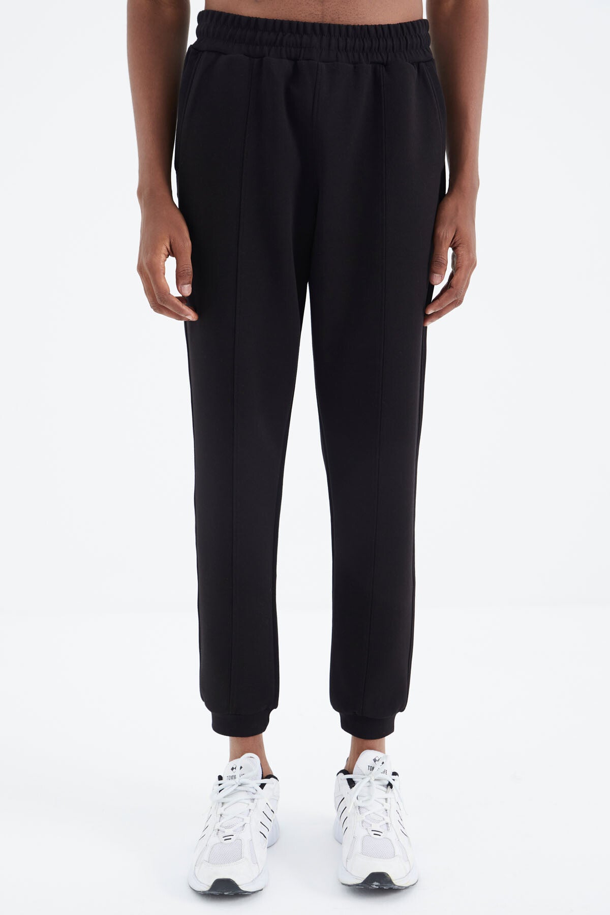 Black Laced Front Stitch Detailed Standard Fit Men's Tracksuit Bottom - 84994