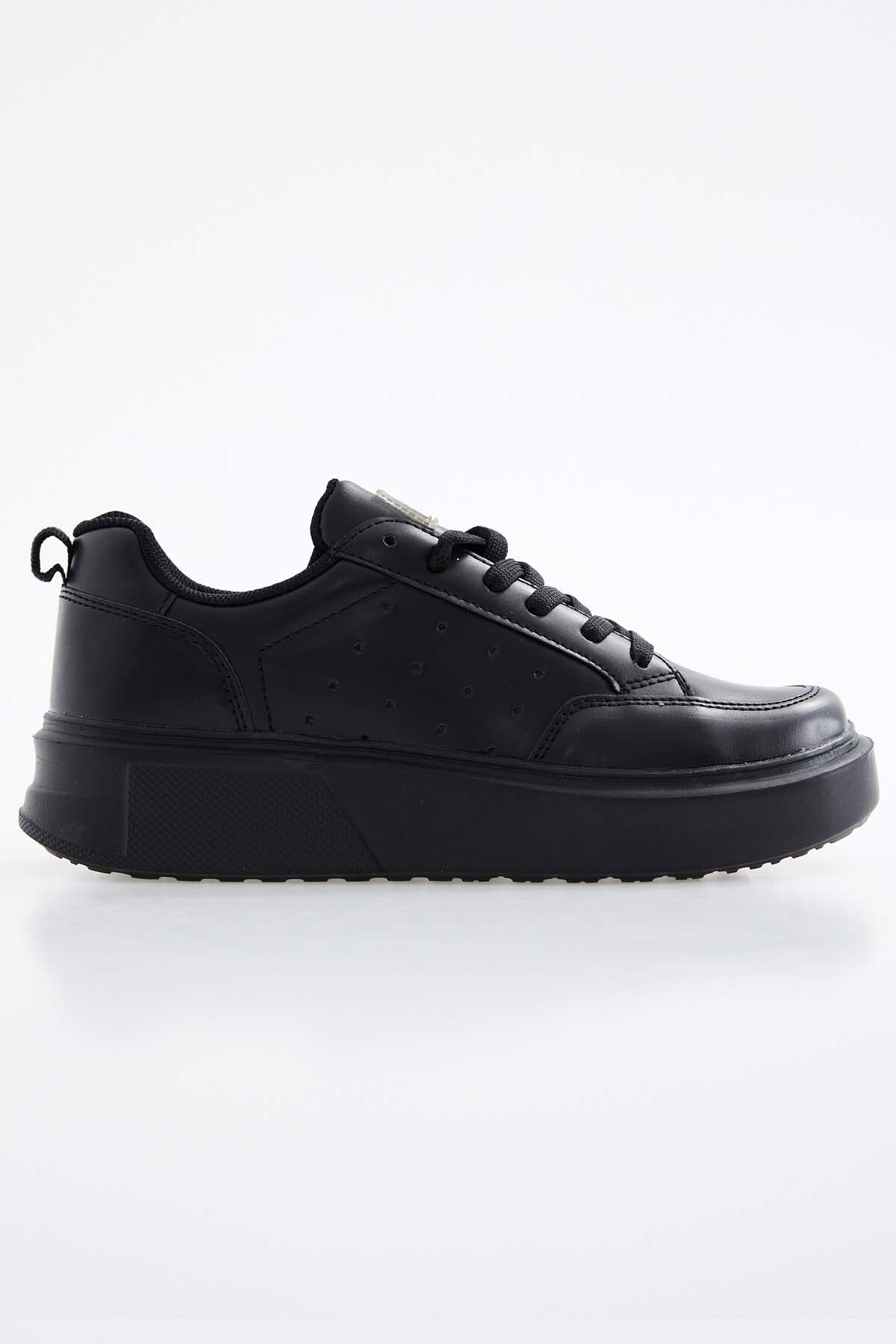 Black Laced Relax Fit Women's Sports Shoes - 89105