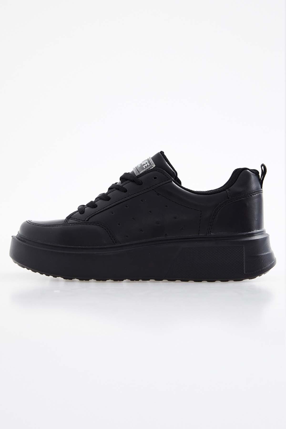Black Laced Relax Fit Women's Sports Shoes - 89105