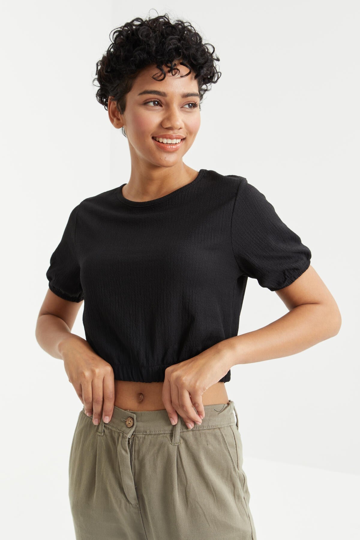 Black Balloon Sleeve O Collar Beli Elastane Crinkle Fabric Women's Crop Top T-Shirt - 97221