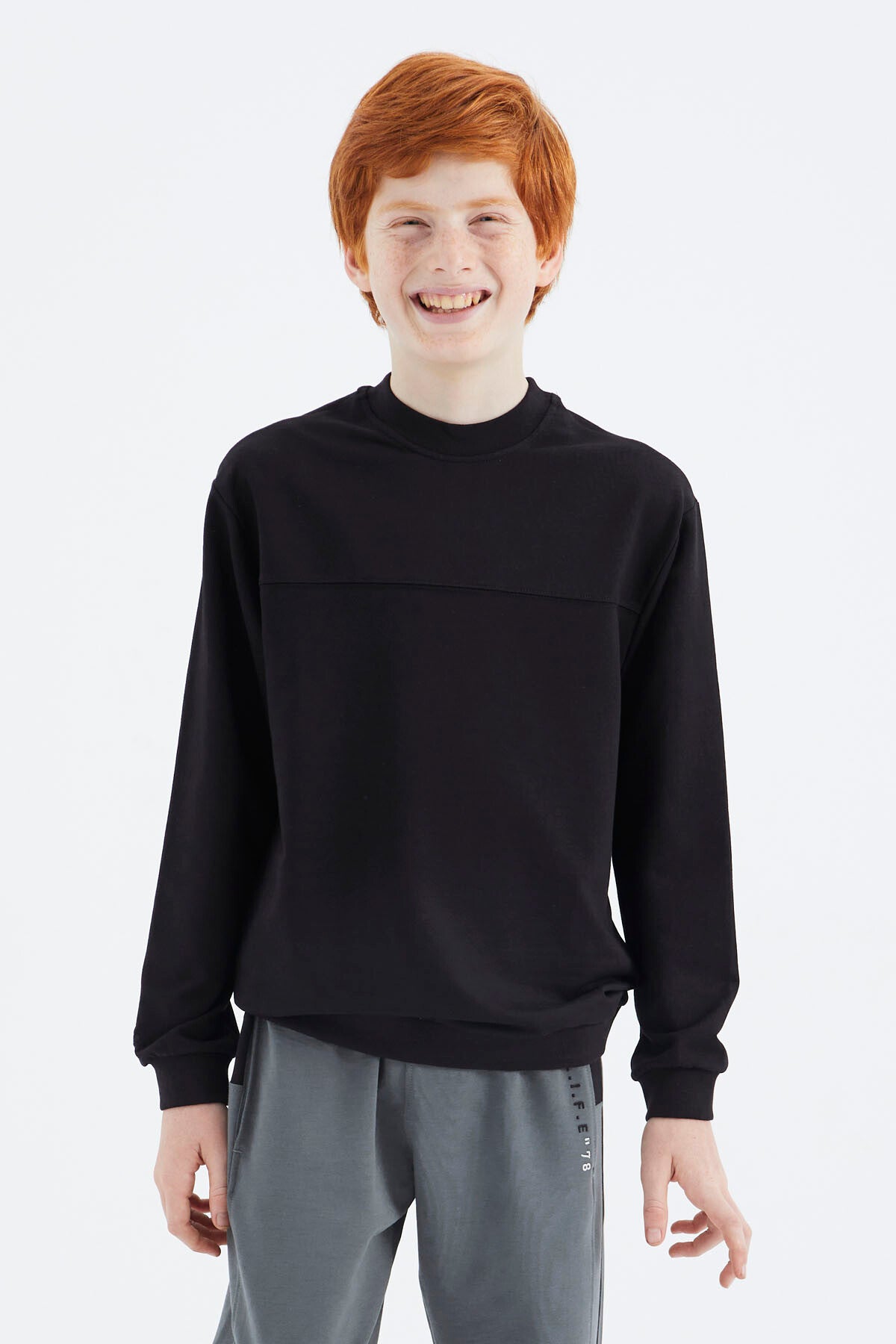 Black Basic Boys' Sweatshirt - 11173