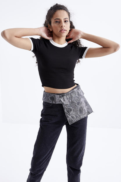 Black Basic Round Neck Detailed O Collar Women's Crop Top T-Shirt - 97200