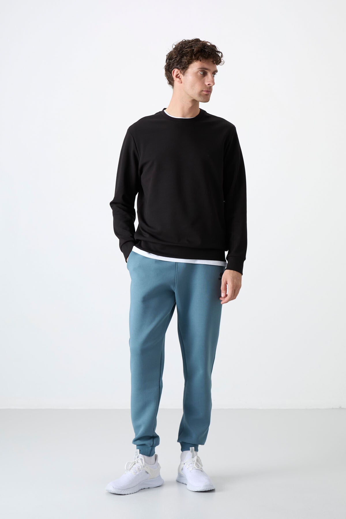 Black Basic O Neck Comfort Fit Men's Sweatshirt - 88053