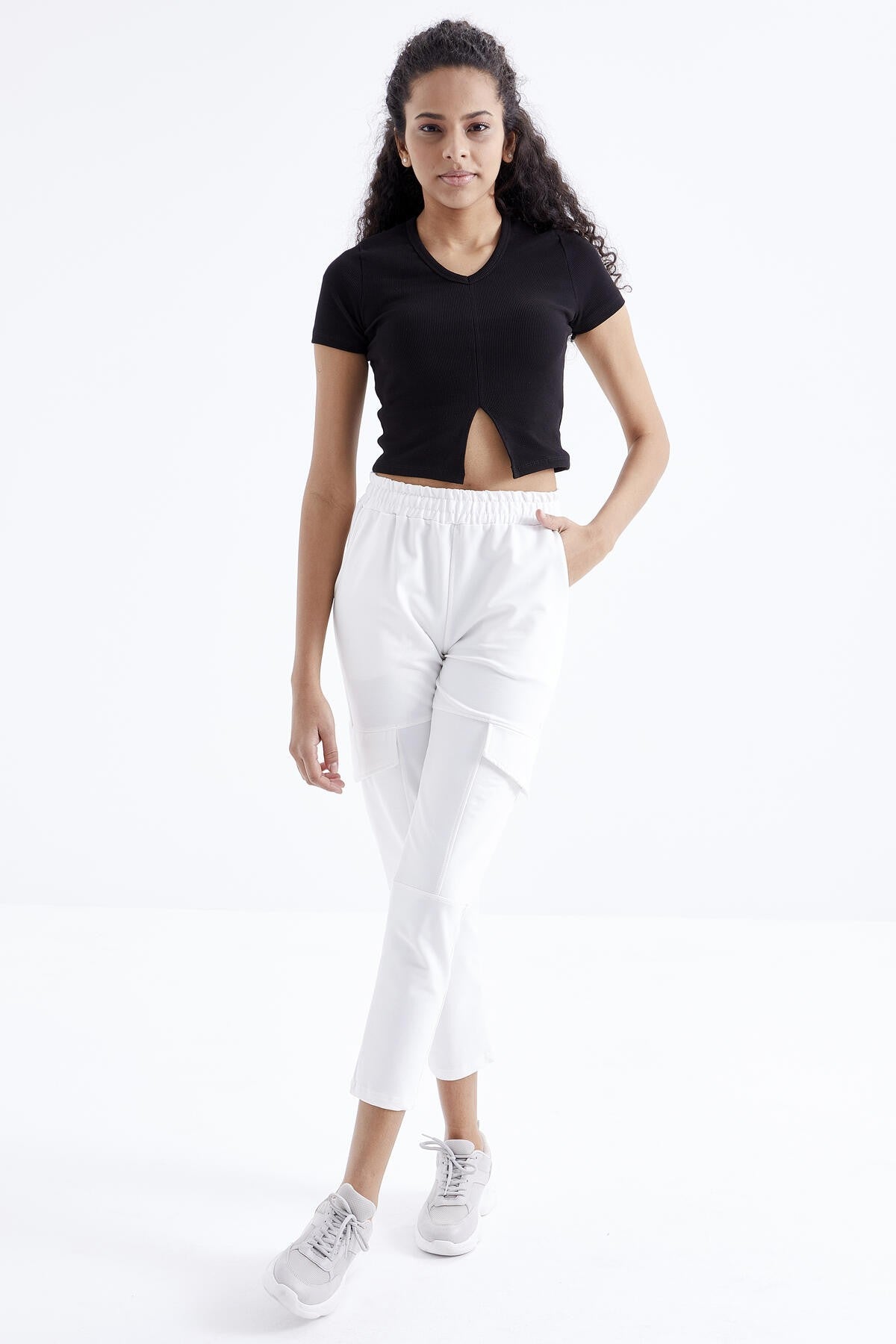 Black Basic Front Slit V Neck Women's Crop Top T-Shirt - 97206