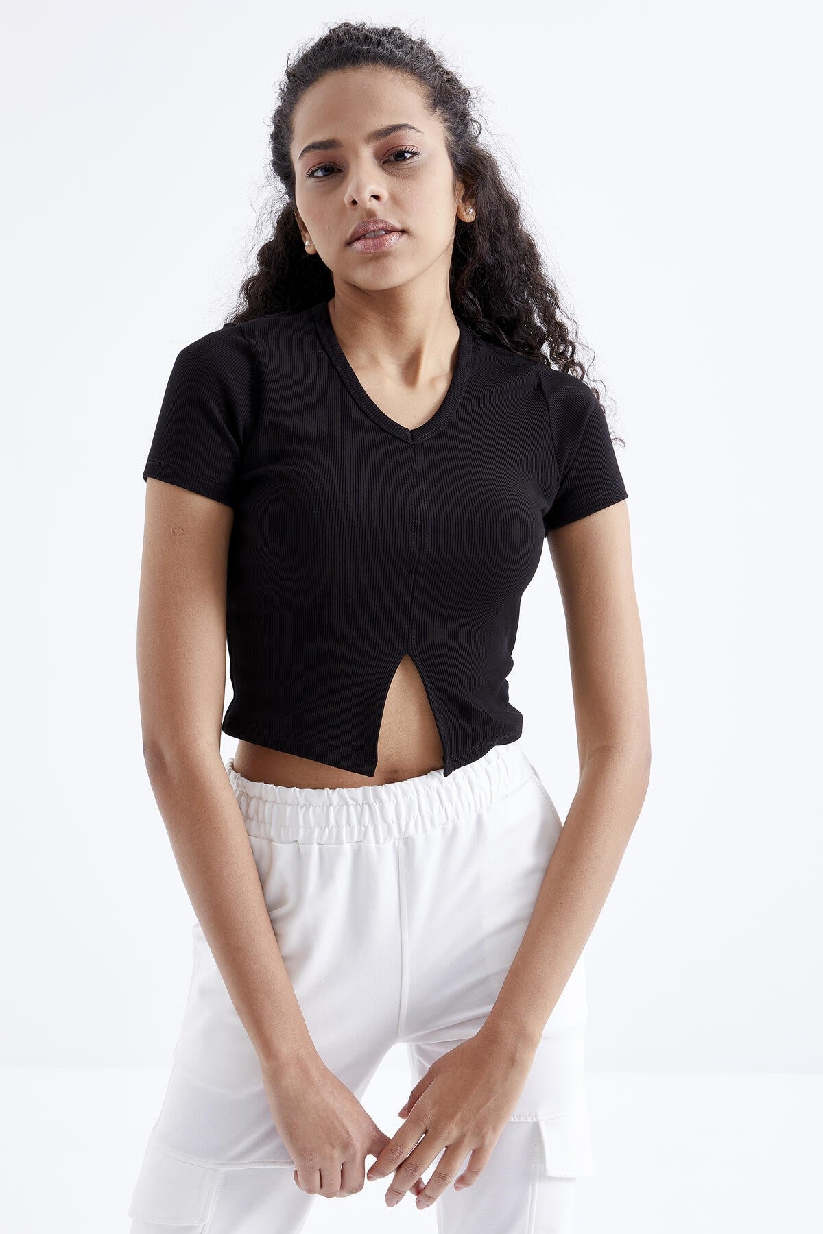 Black Basic Front Slit V Neck Women's Crop Top T-Shirt - 97206
