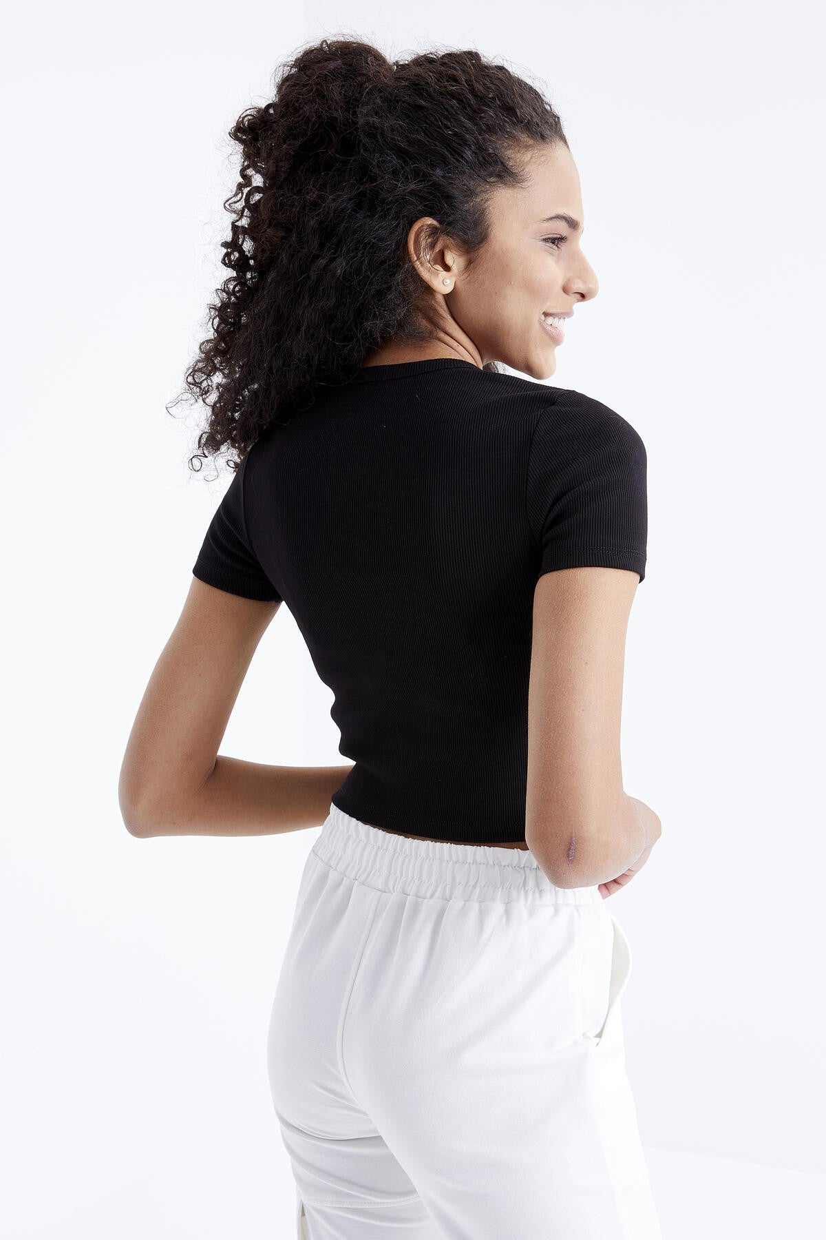 Black Basic Front Slit V Neck Women's Crop Top T-Shirt - 97206