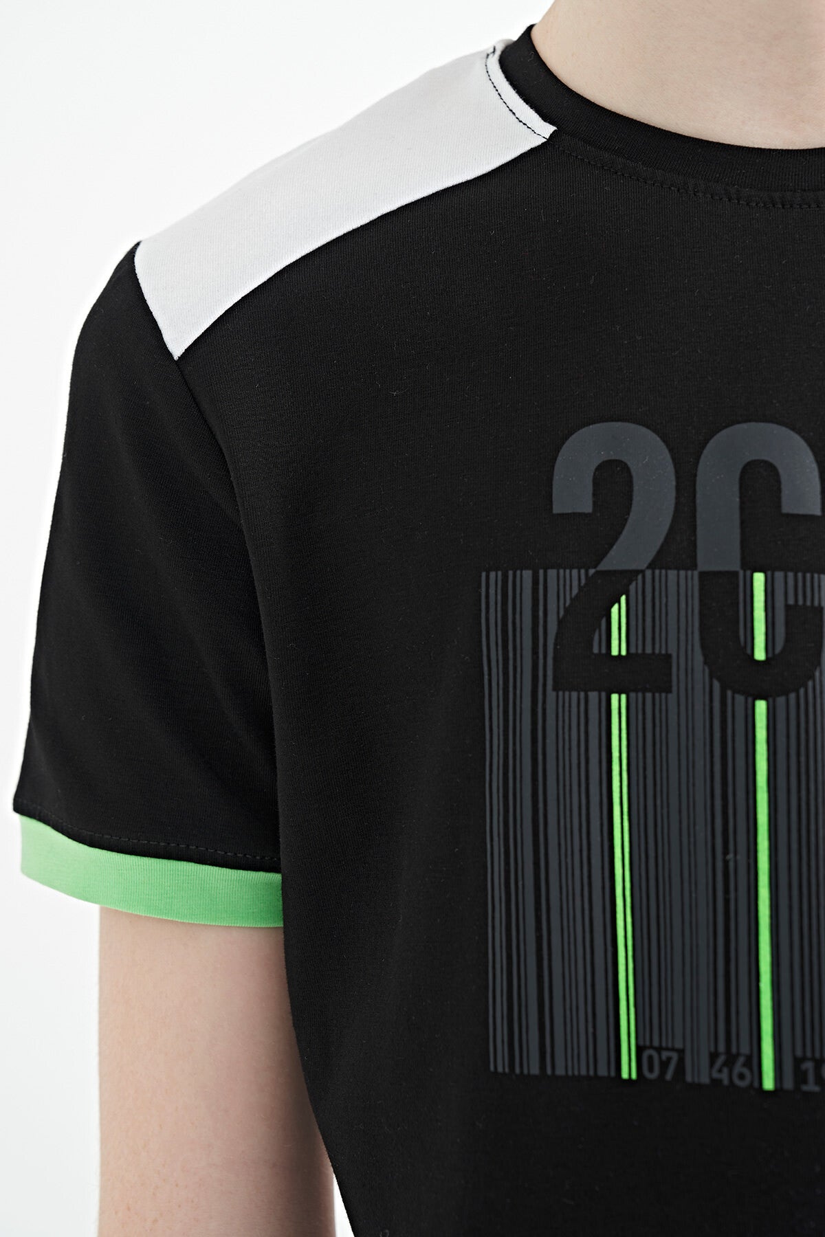 Black Print Detailed O Collar Standard Fit Boys T-Shirt - 11157