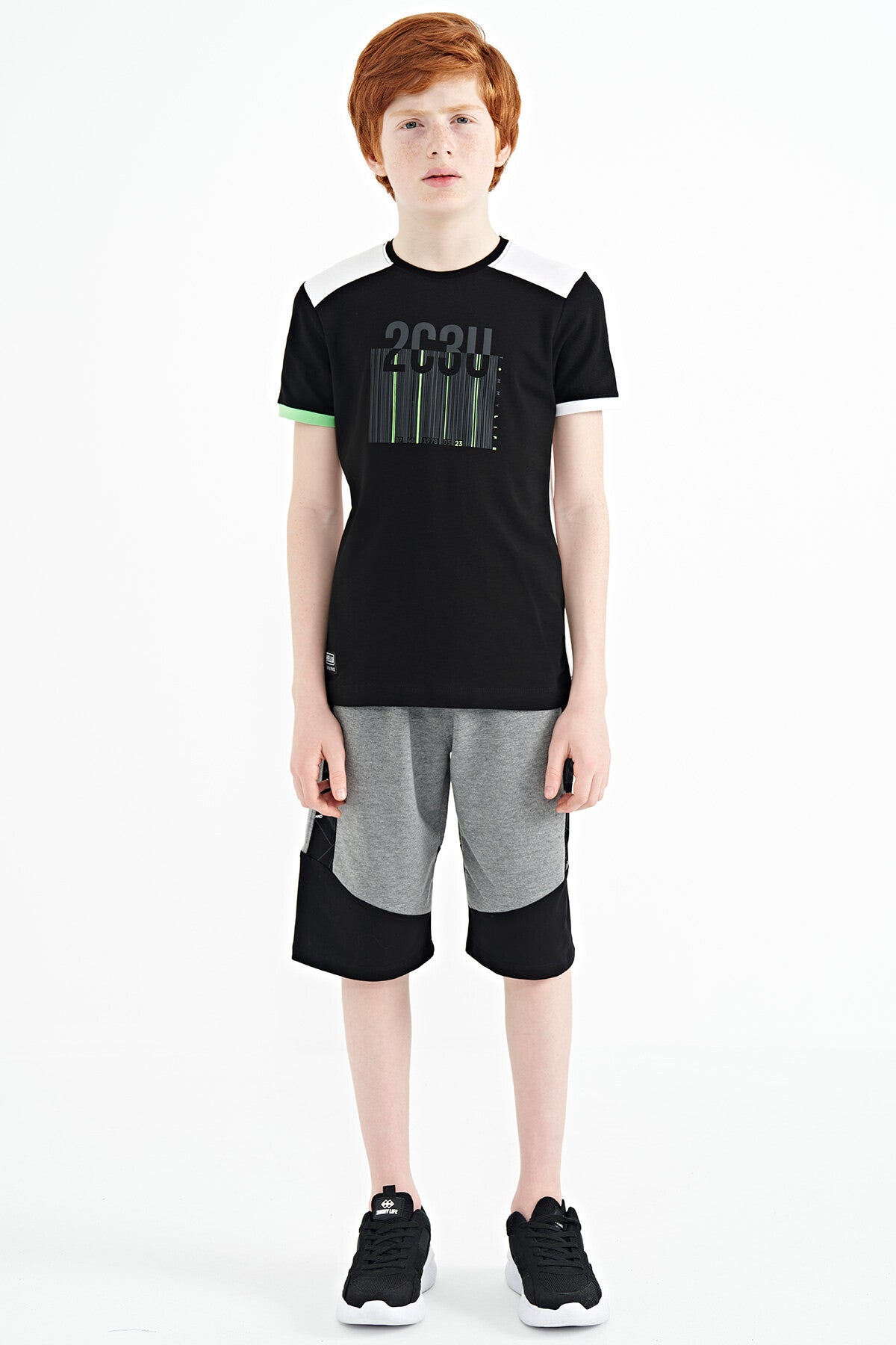 Black Print Detailed O Collar Standard Fit Boys T-Shirt - 11157