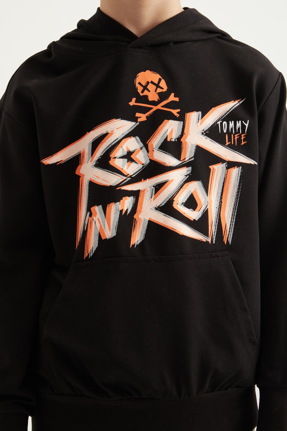 Black Print Kangaroo Pocket Hooded Standard Fit Boys' Sweatshirt - 11002