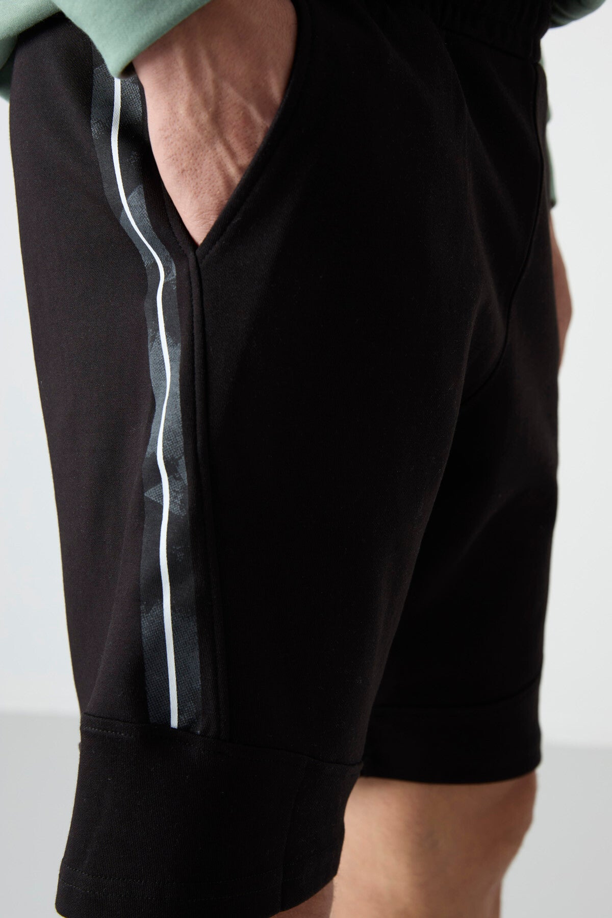Black Printed Men's Shorts - 81246